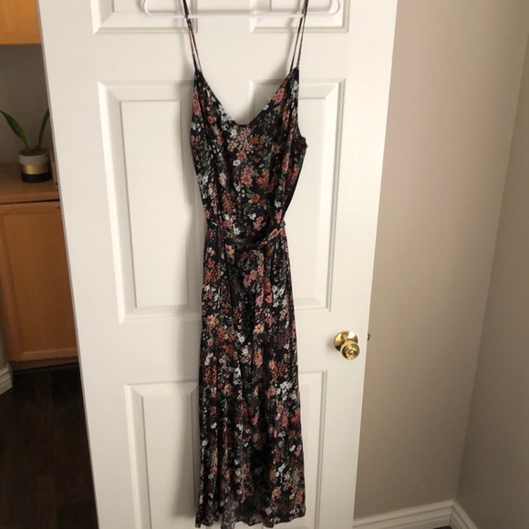 Abercrombie & Fitch Dresses & Skirts - Abercrombie & Fitch Black Floral Asymmetrical Slip Dress